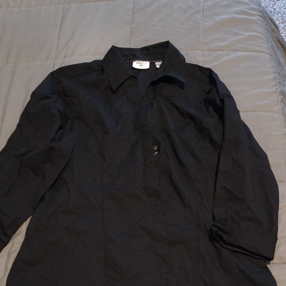 Women's Fitted Black Shirt
